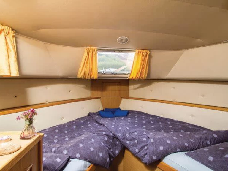 Motorboat rental with or without captain Le Boat Spean Bridge