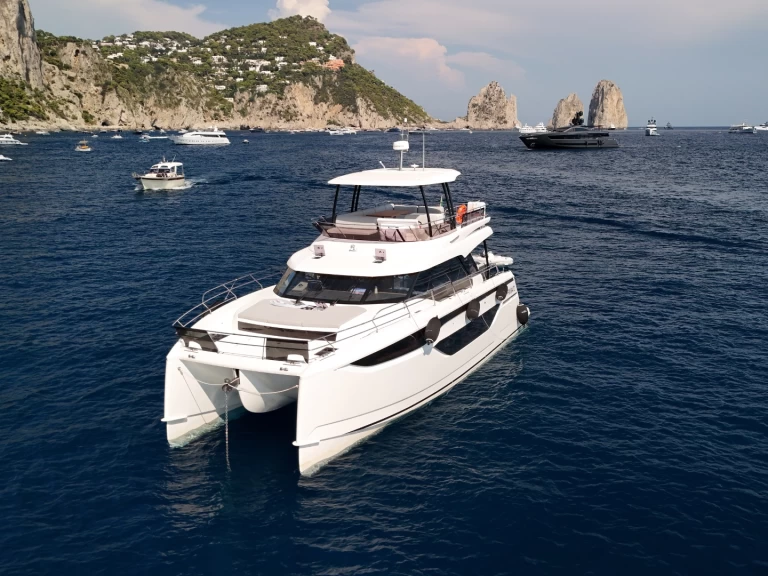 Bareboat Rental Motorboat Prestige with a boat licence