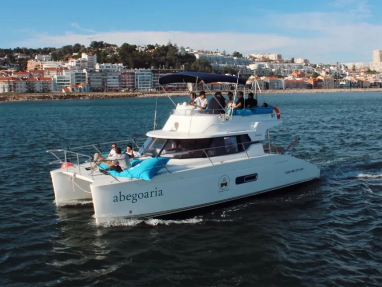 Motorboat rental in Belém - Fountaine Pajot Highland 35