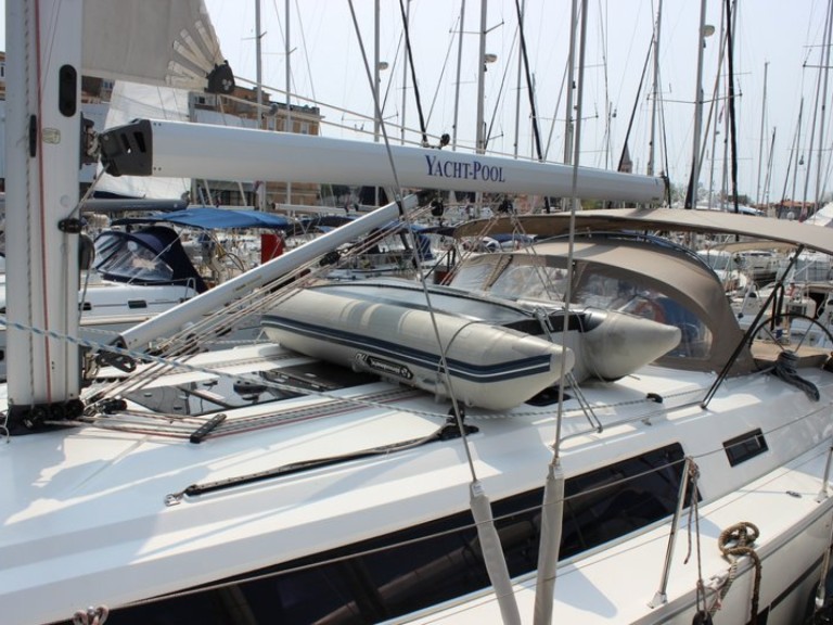 Sailboat rental in Biograd na Moru - Bavaria Cruiser 46