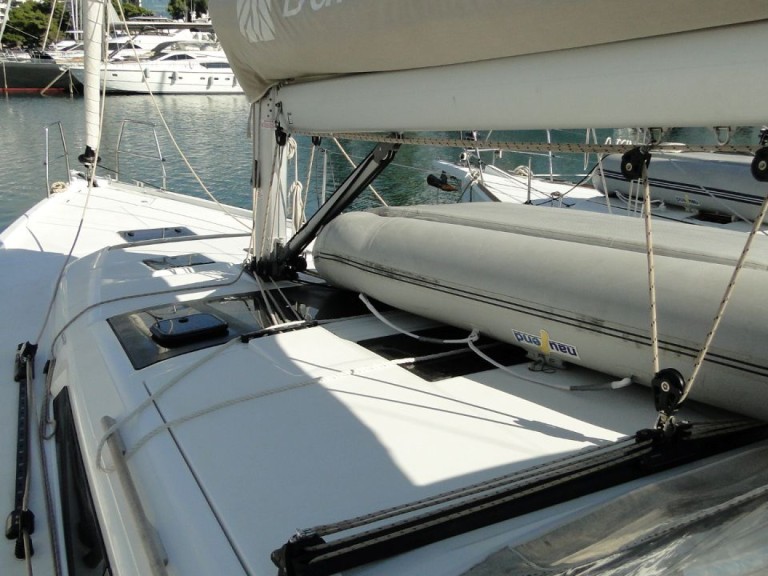 Boat rental Dufour Dufour 430 Grand Large in Alimos on Samboat