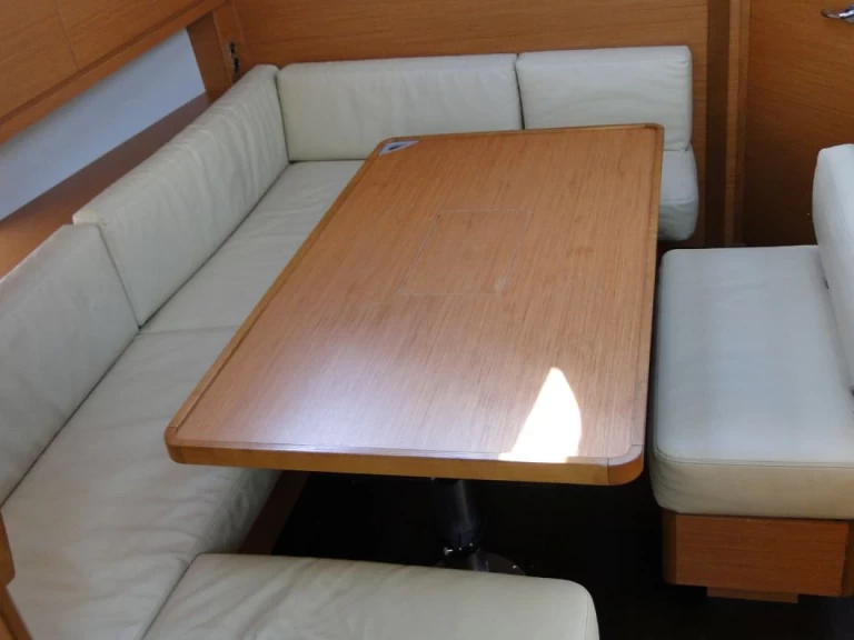 Sailboat rental in Alimos - Dufour Dufour 470