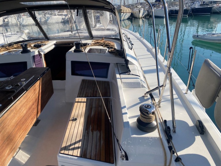 Sailboat for rent Lefkáda at the best price