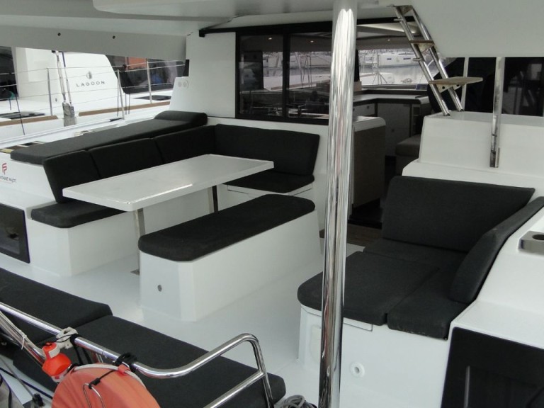 Rent a Fountaine Pajot Elba 45 Alimos