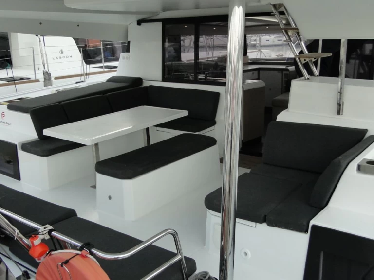 Rent a Fountaine Pajot Elba 45 Alimos