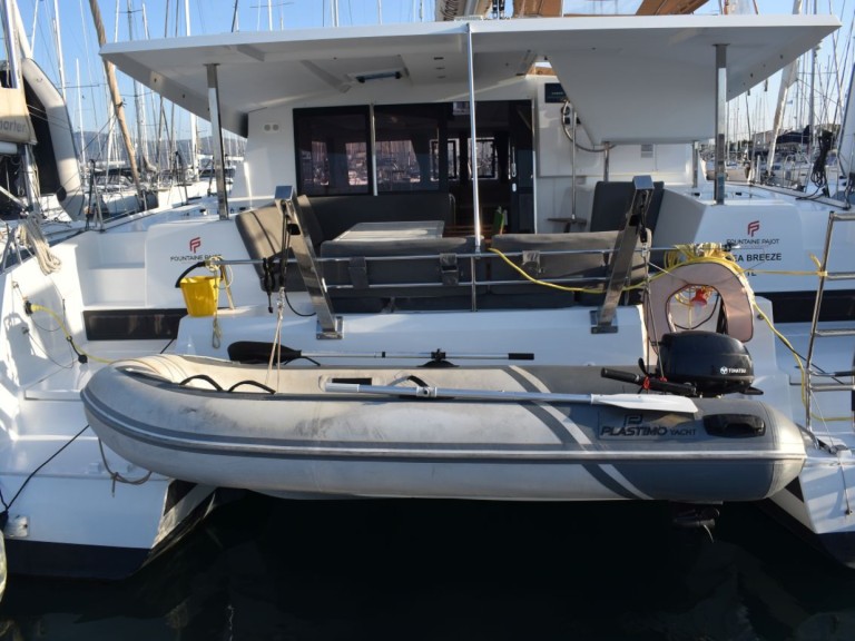Rent a Fountaine Pajot Isla 40 Lefkáda