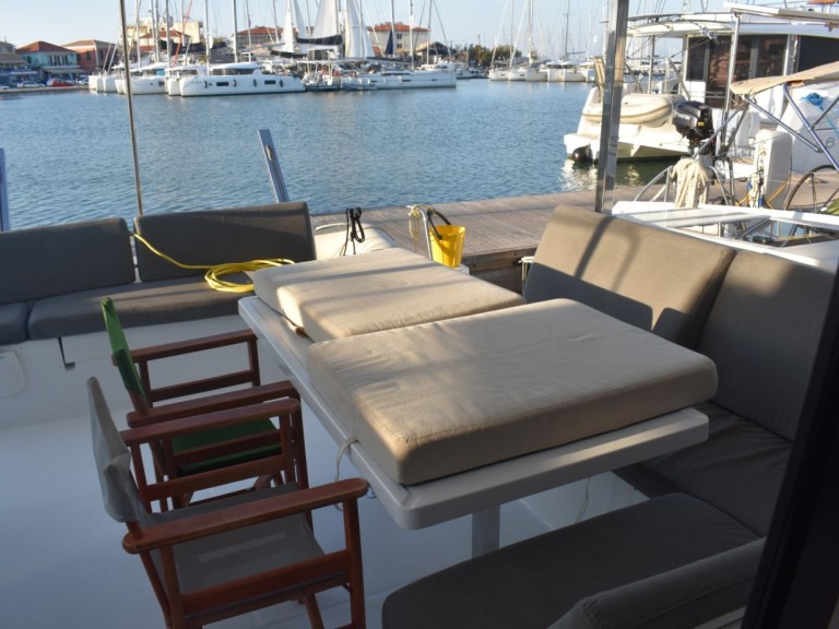 Catamaran rental in Lefkáda - Fountaine Pajot Isla 40