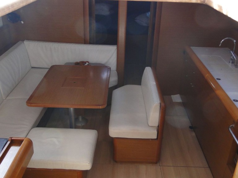 Sailboat rental with or without captain Jeanneau Alimos