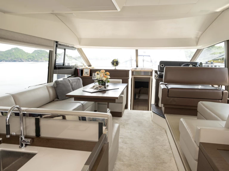 Yacht charter Hạ Long cheap Prestige 520 Fly