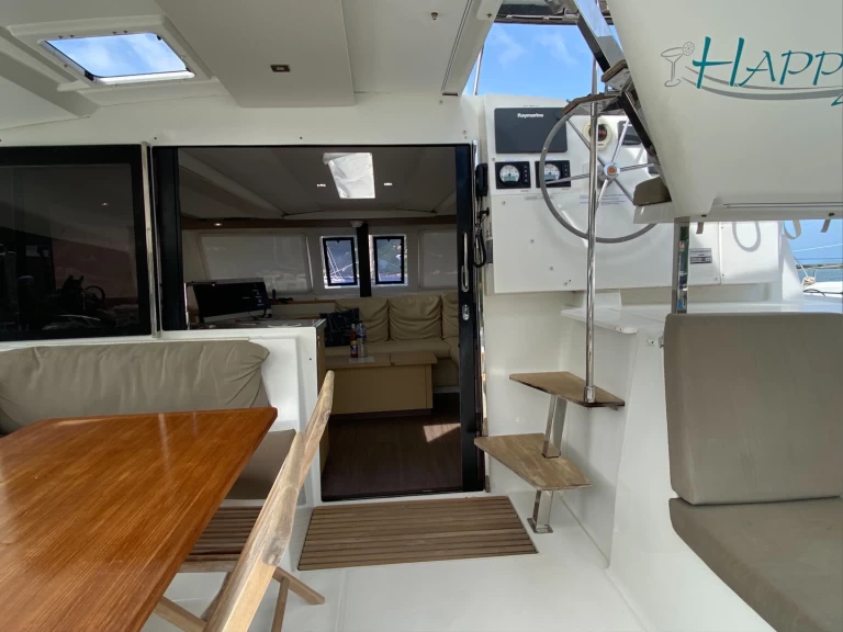 Yacht charter Road Town cheap Lucia 40