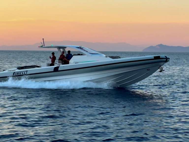 Motorboat for rent Torre Annunziata at the best price