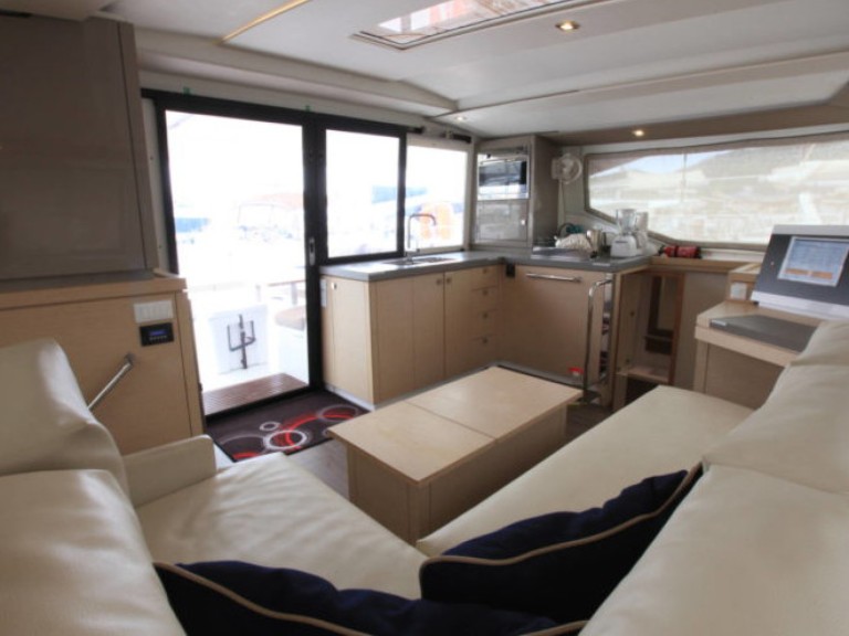 Yacht charter Road Town cheap Lucia 40