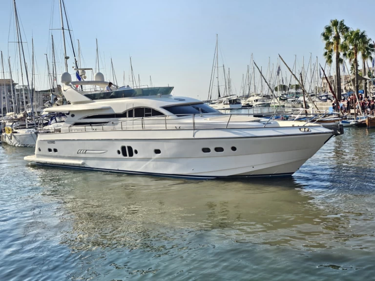 Luxury Yacht for rent Saint-Raphaël at the best price