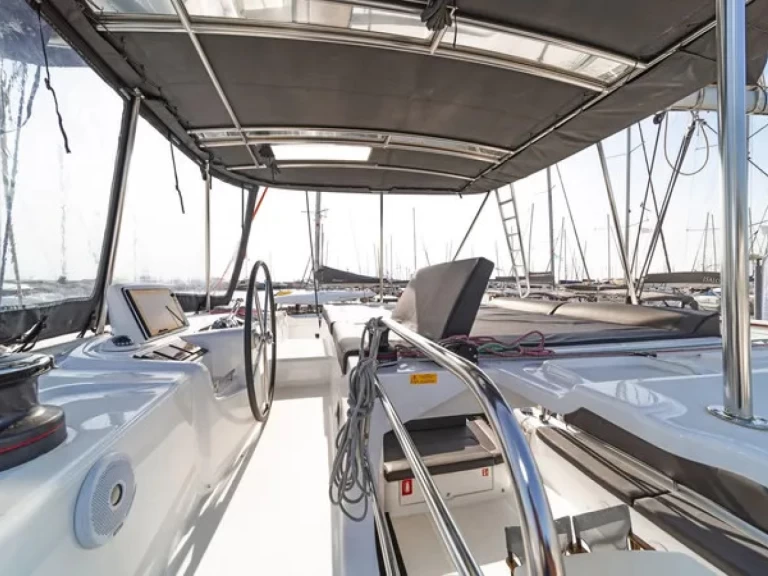 Lagoon Lagoon 46 in Alimos on SamBoat