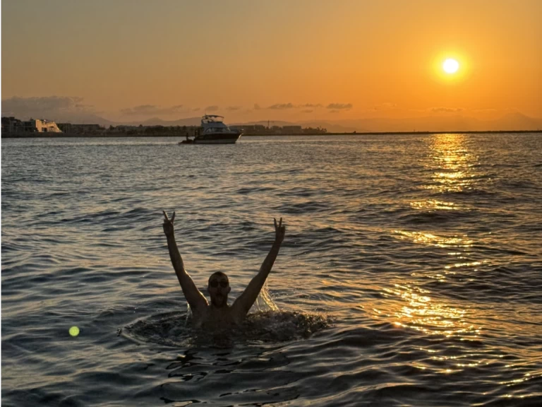 Bareboat Rental Motorboat Quicksilver with a boat licence