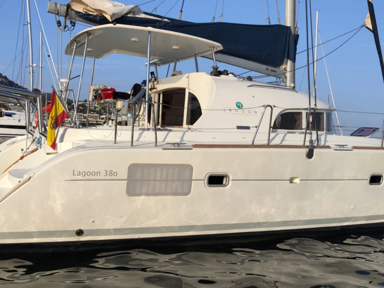 Catamaran rental in Torrevieja - Lagoon Lagoon 380 S2