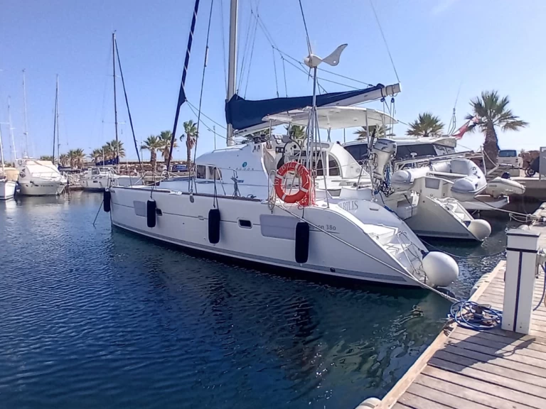 Boat rental Lagoon Lagoon 380 S2 in Torrevieja on Samboat