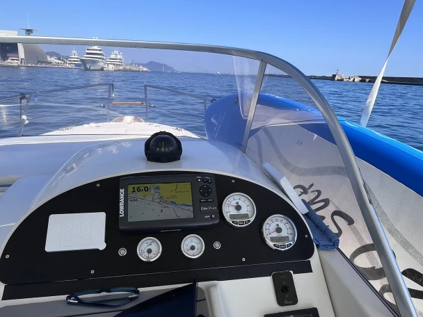 Bareboat Rental Motorboat Capelli with a boat licence