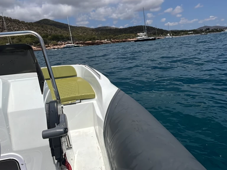 Bareboat Rental Motorboat Zar with a boat licence