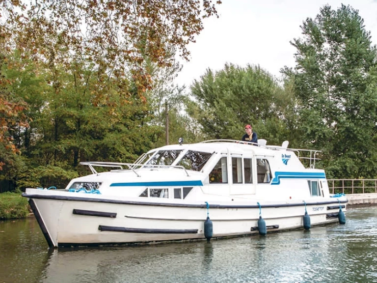 Motorboat for rent Saint-Jean-de-Losne at the best price