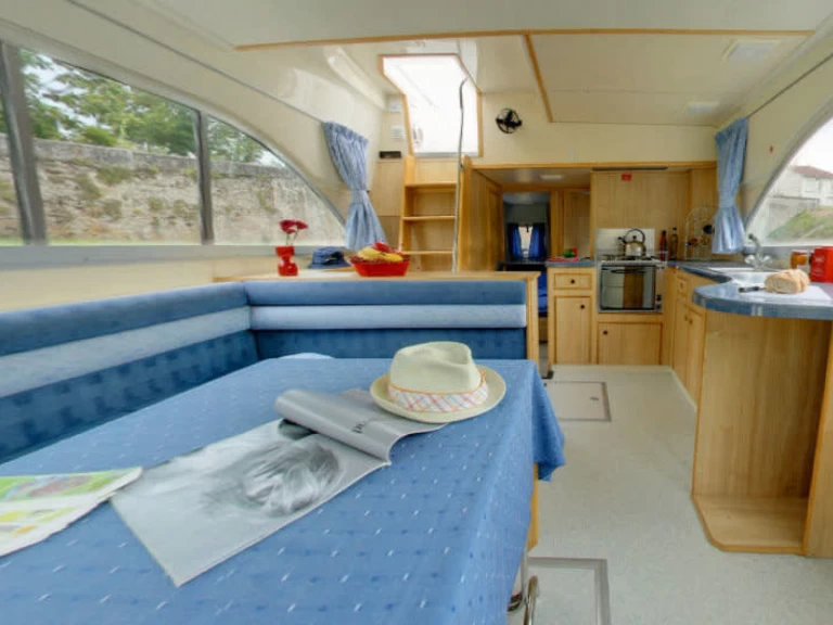 Motorboat rental in Migennes - Le Boat Tango