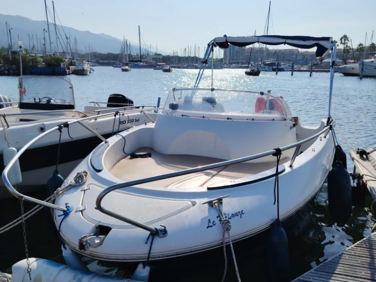 Bareboat Rental Motorboat Jeanneau with a boat licence