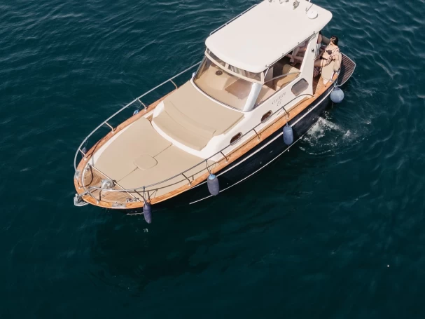 Motorboat rental with or without captain Libeccio 27 Castellammare di Stabia