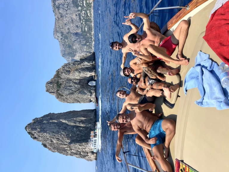 Motorboat for rent Castellammare di Stabia at the best price