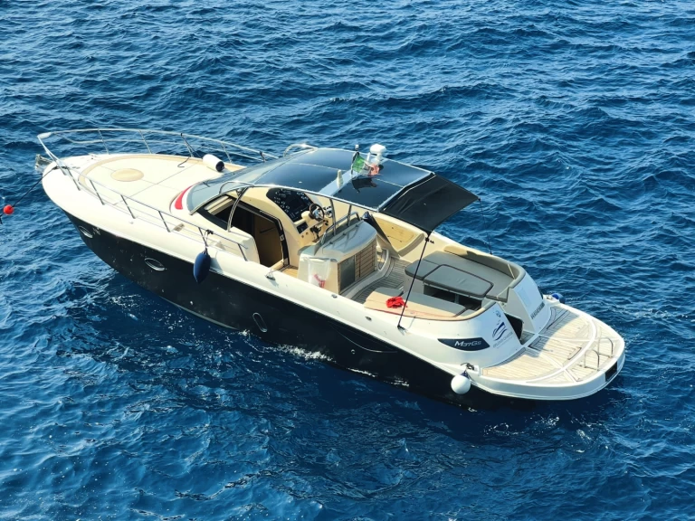 Motorboat rental with or without captain Mano Marine Sorrento