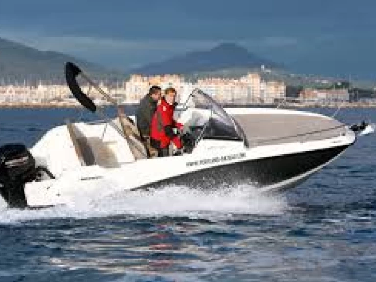 Quicksilver Quicksilver 605 Sundeck charter bareboat or captained in  Six-Fours-les-Plages