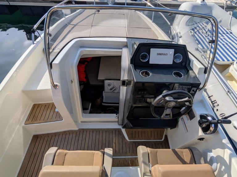 Rent a Quicksilver Quicksilver 605 Sundeck Six-Fours-les-Plages