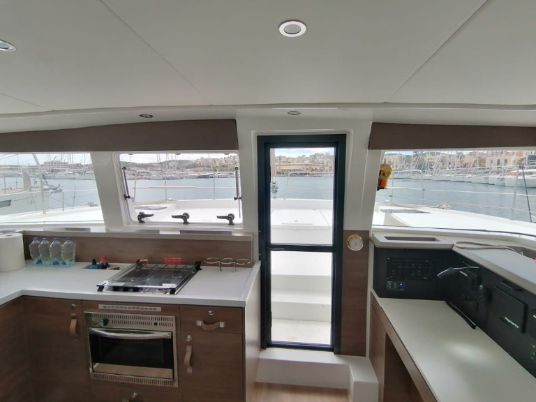 Bali Bali 4.2 charter bareboat or captained in  Lávrio