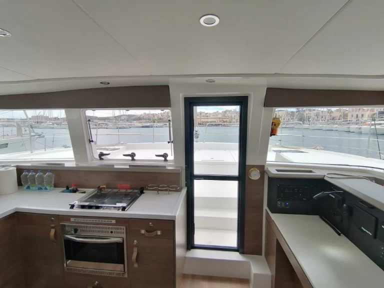 Bali Bali 4.2 charter bareboat or captained in  Lávrio