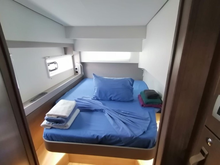 Yacht charter Lávrio cheap Bali 4.2