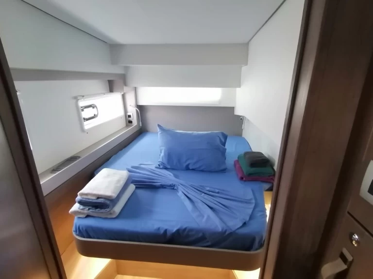 Yacht charter Lávrio cheap Bali 4.2