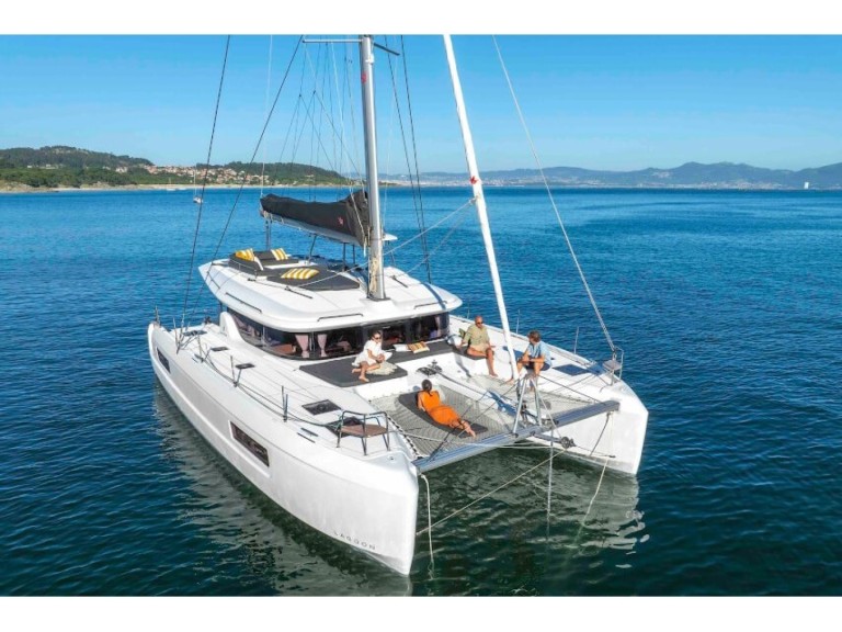 Catamaran rental in Road Town - Lagoon Lagoon 43