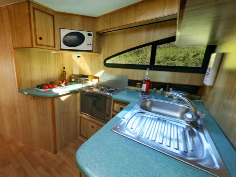 Motorboat for rent Trèbes at the best price