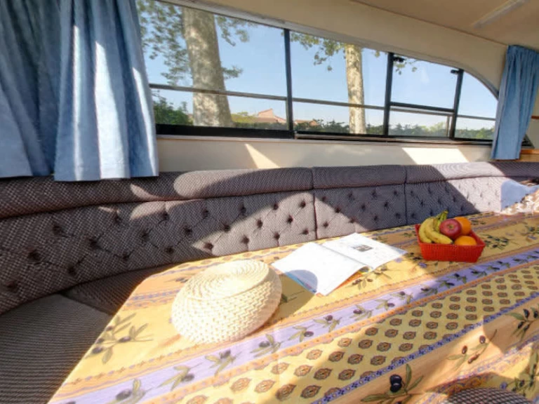 Motorboat rental with or without captain  Castelnaudary