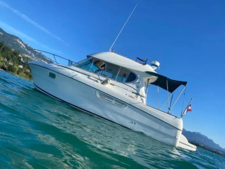 Jeanneau Merry Fisher 805 in Le Cap d'Agde on SamBoat