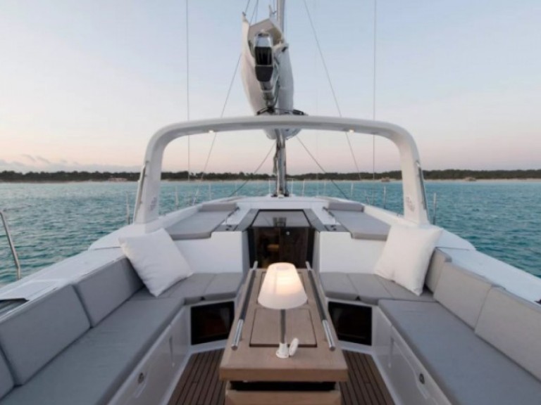 Sailboat for rent Arzon at the best price