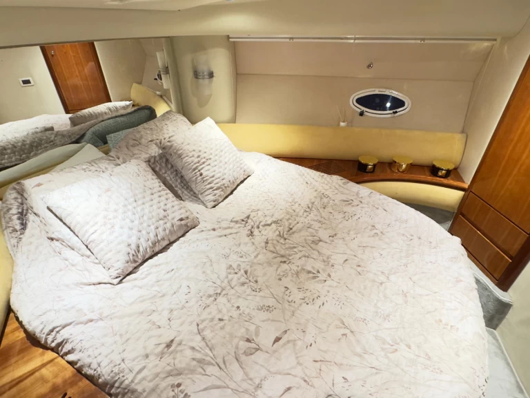 Luxury Yacht rental in Tróia - Azimut Azimut 42 Fly