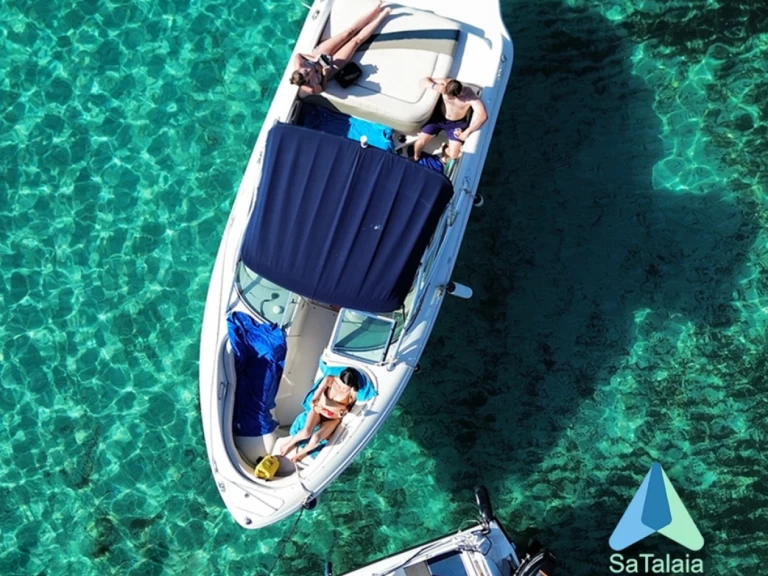 Bareboat Rental Motorboat Sea Ray with a boat licence