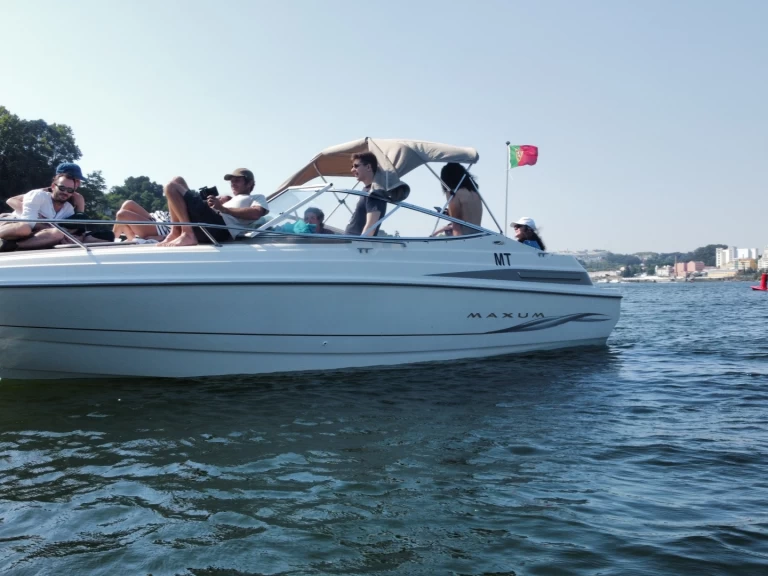 Motorboat rental with or without captain Maxum Porto