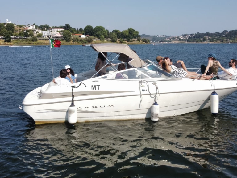 Bareboat Rental Motorboat Maxum with a boat licence