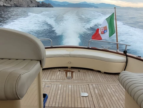 Bareboat Rental Motorboat Apreamare with a boat licence