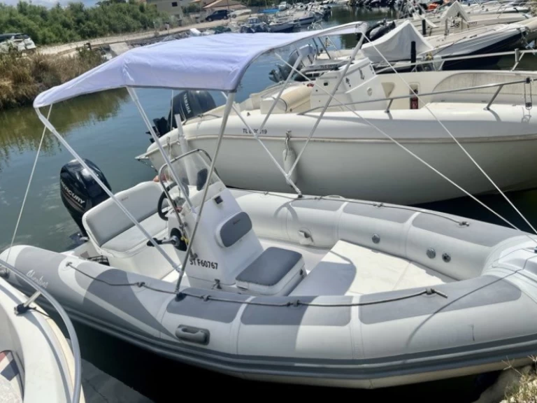 Yacht charter Hyères cheap VESTA 550