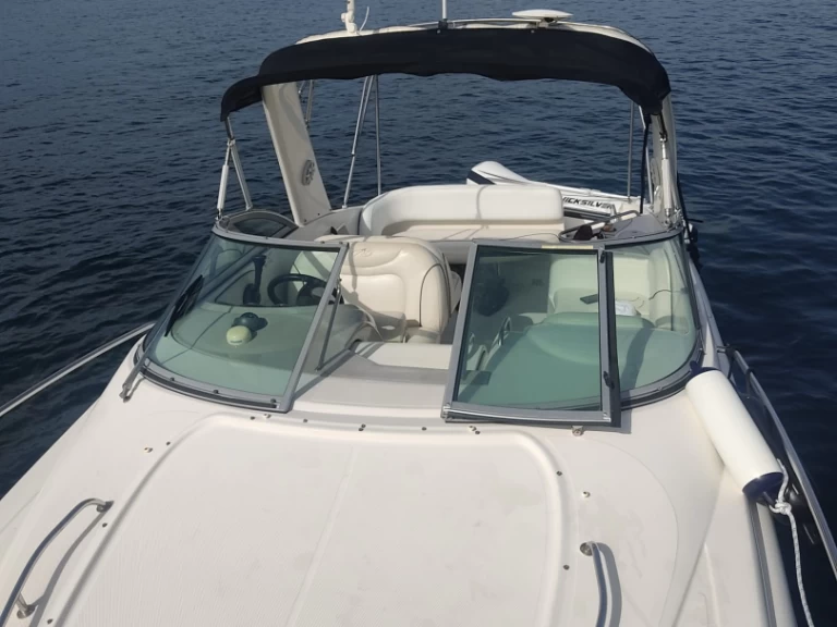 Rent a Monterey 270 cr Combarro