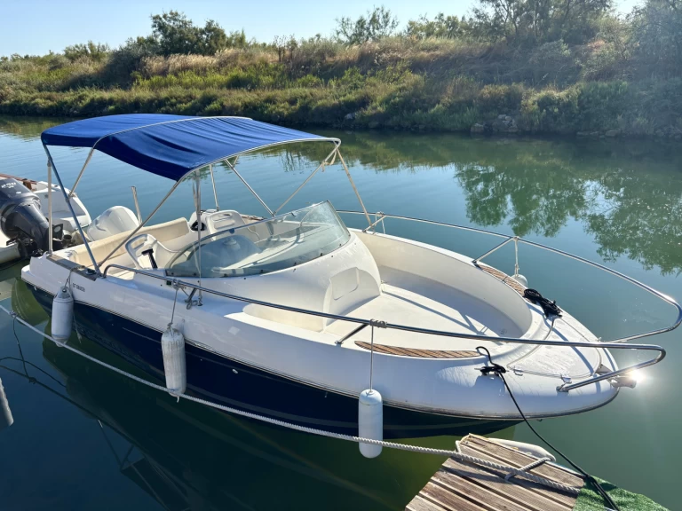 Motorboat for rent Carnon-Plage at the best price