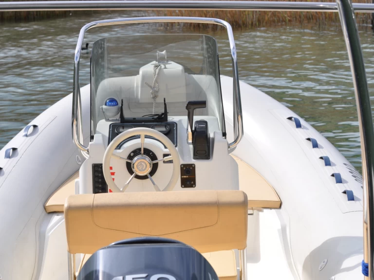 RIB rental in Saint-Jorioz - Capelli Tempest 626 Ivory