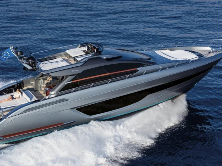 Rent a Riva Rebel 66 Saint-Tropez